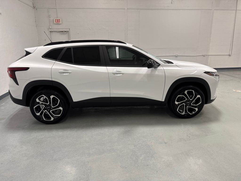 2025 Chevrolet Trax photo 7
