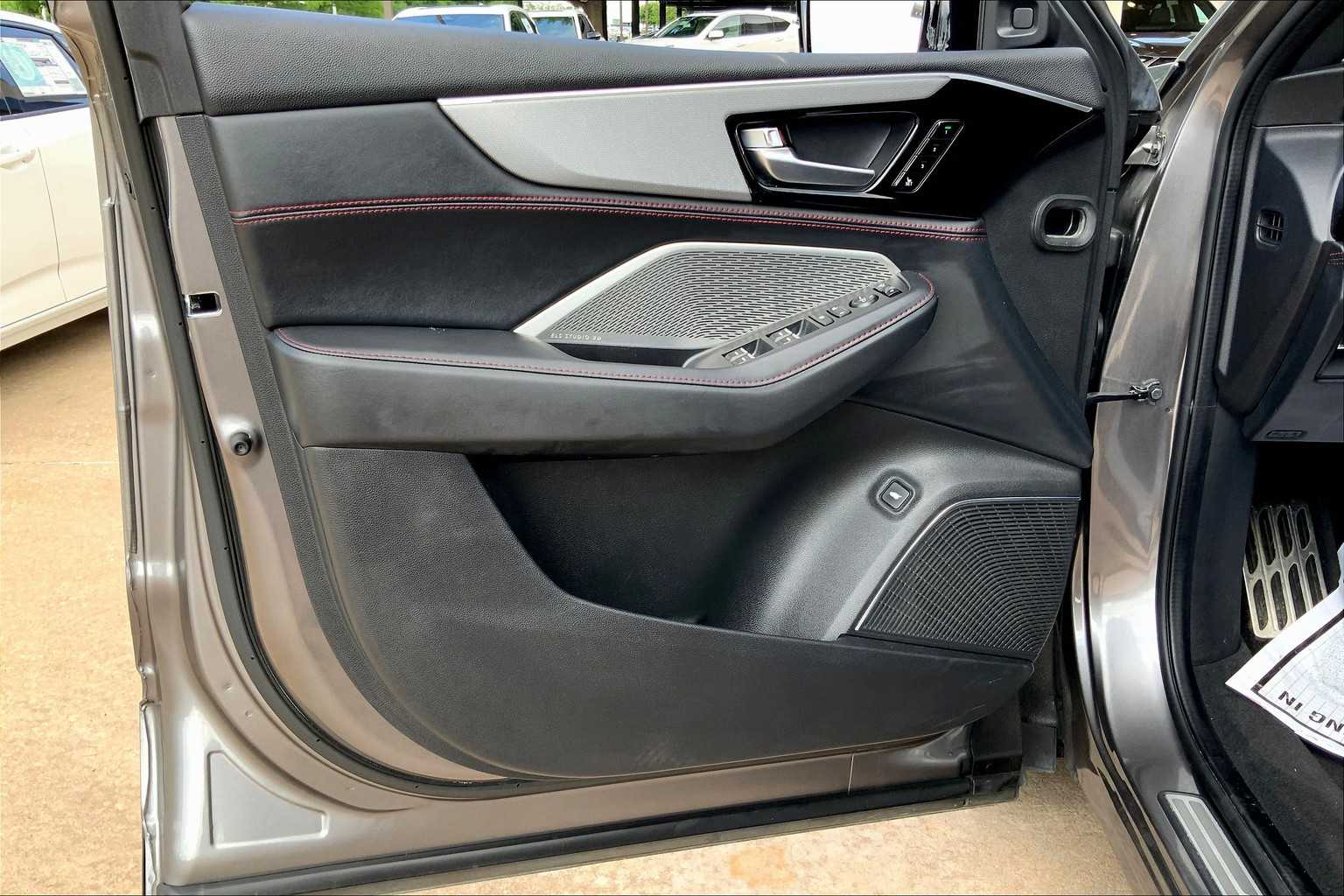 2022 Acura MDX SH-AWD A-Spec photo 22