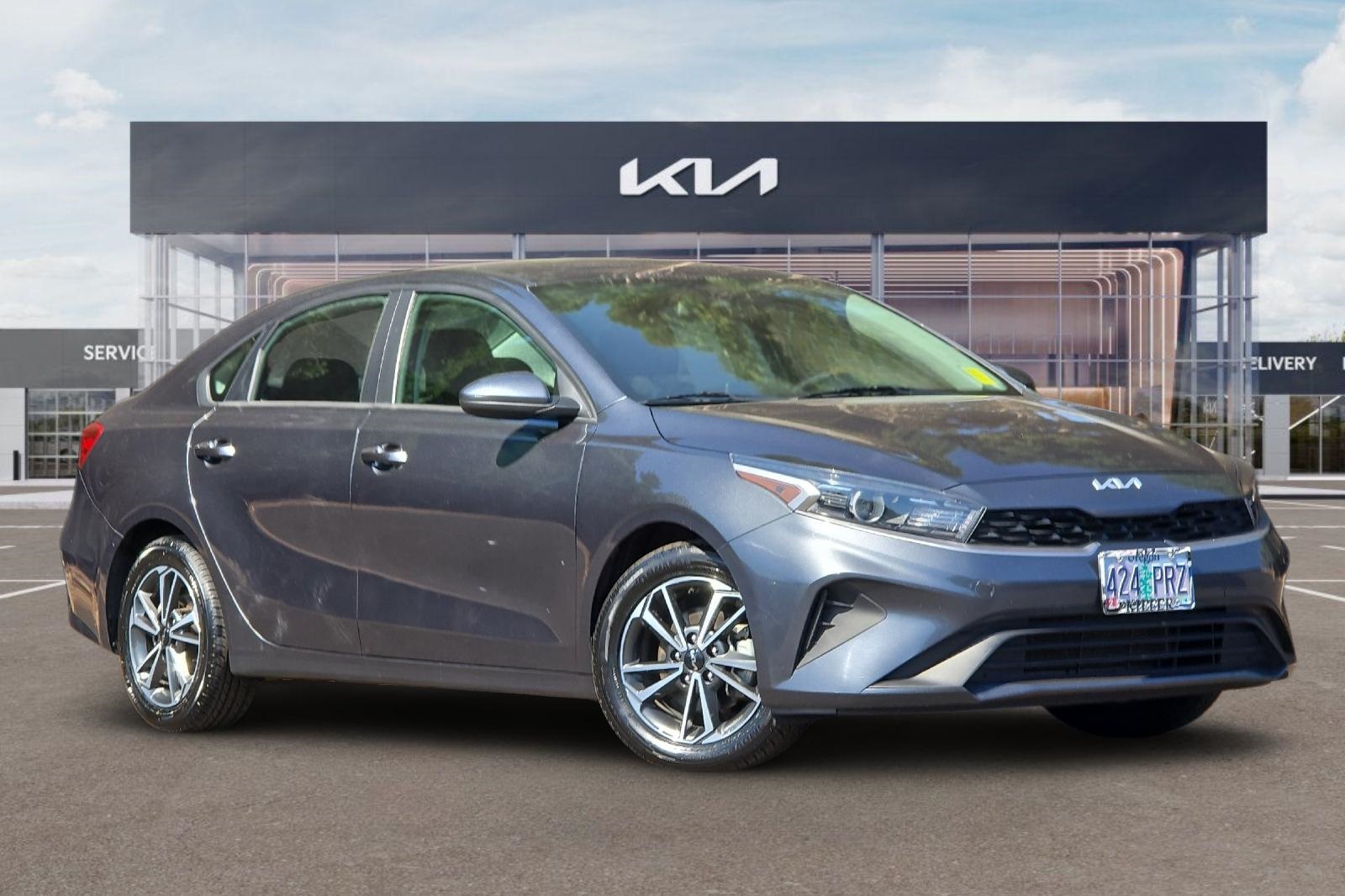 2022 Kia Forte FE LXS photo 2