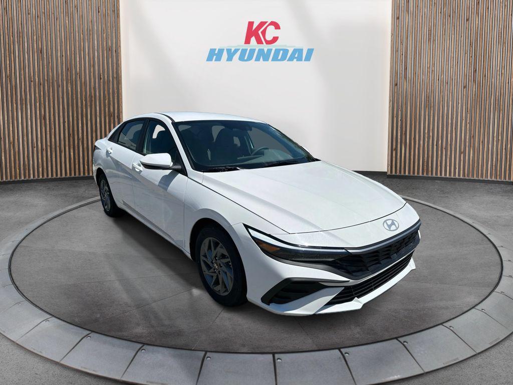 2025 Hyundai Elantra Hybrid photo 3
