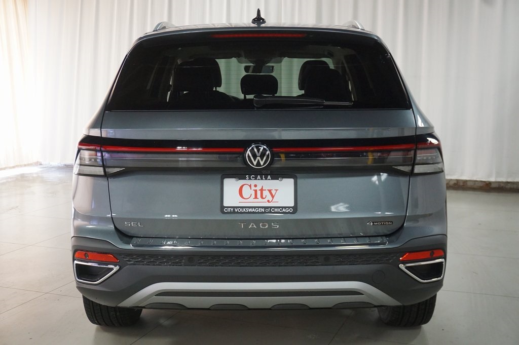2025 Volkswagen Taos SEL photo 4