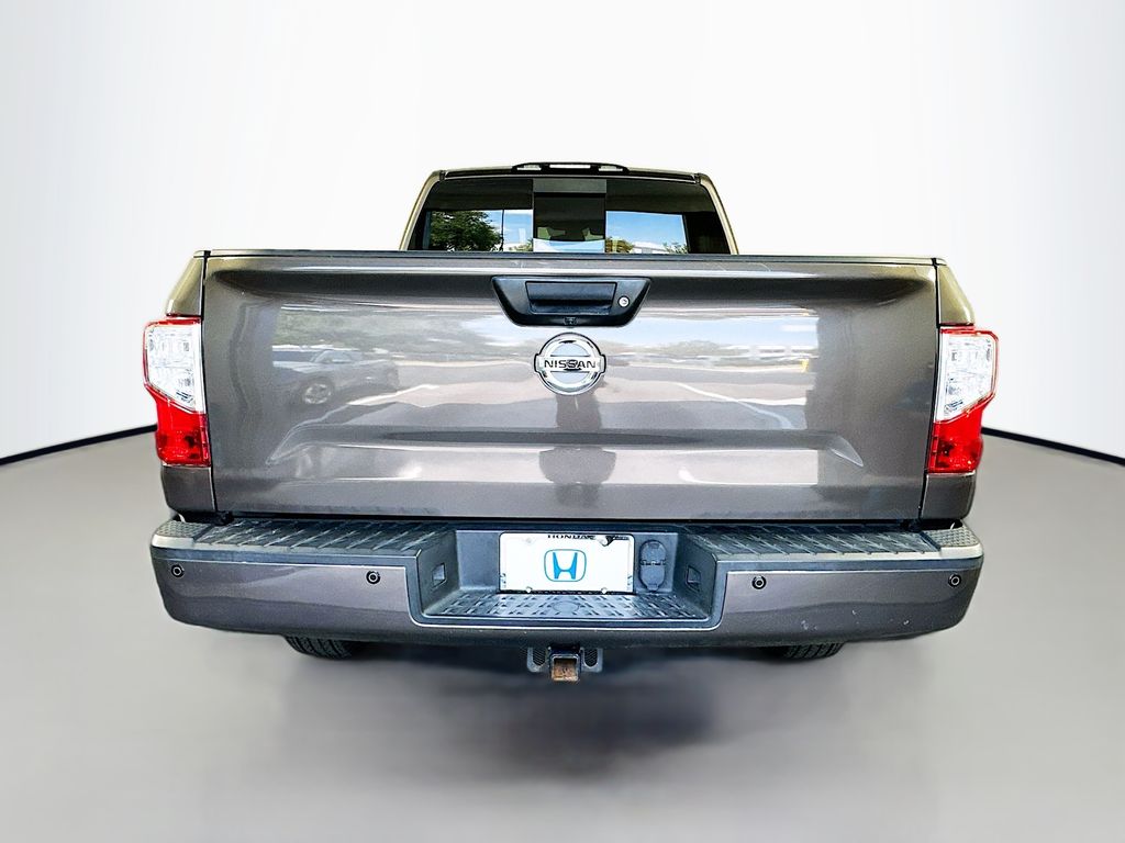 2018 Nissan Titan SL photo 4