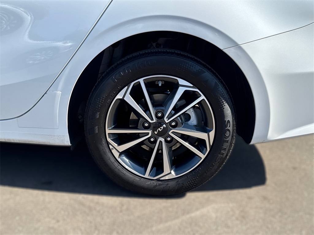 2023 Kia Forte LXS photo 14