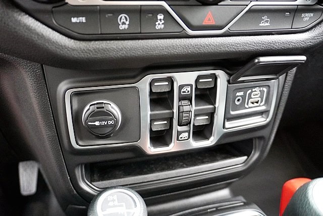 New 2026 Bright White Clear-Coat Exterior Paint Jeep Sport image 32