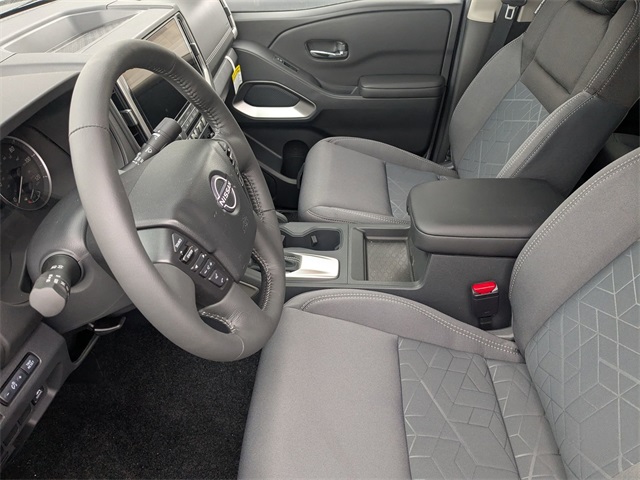 2025 Nissan Frontier SV photo 11