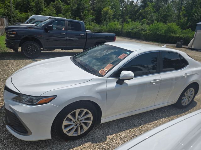2023 Toyota Camry LE photo 4