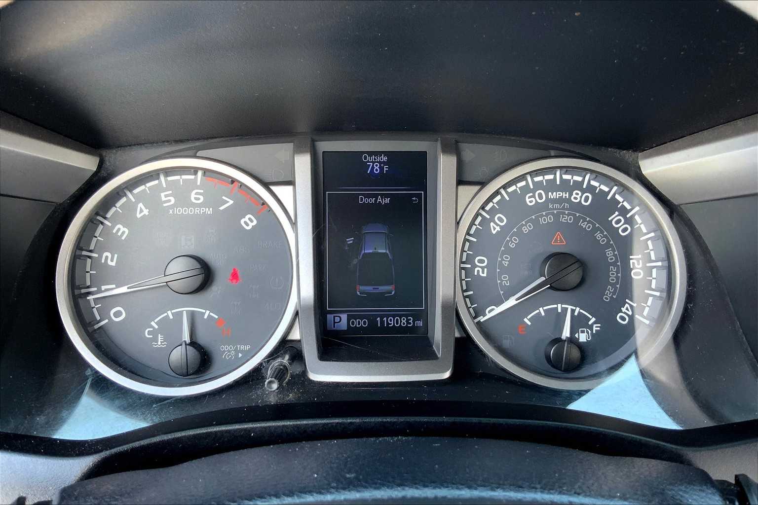 2017 Toyota Tacoma SR5 photo 24