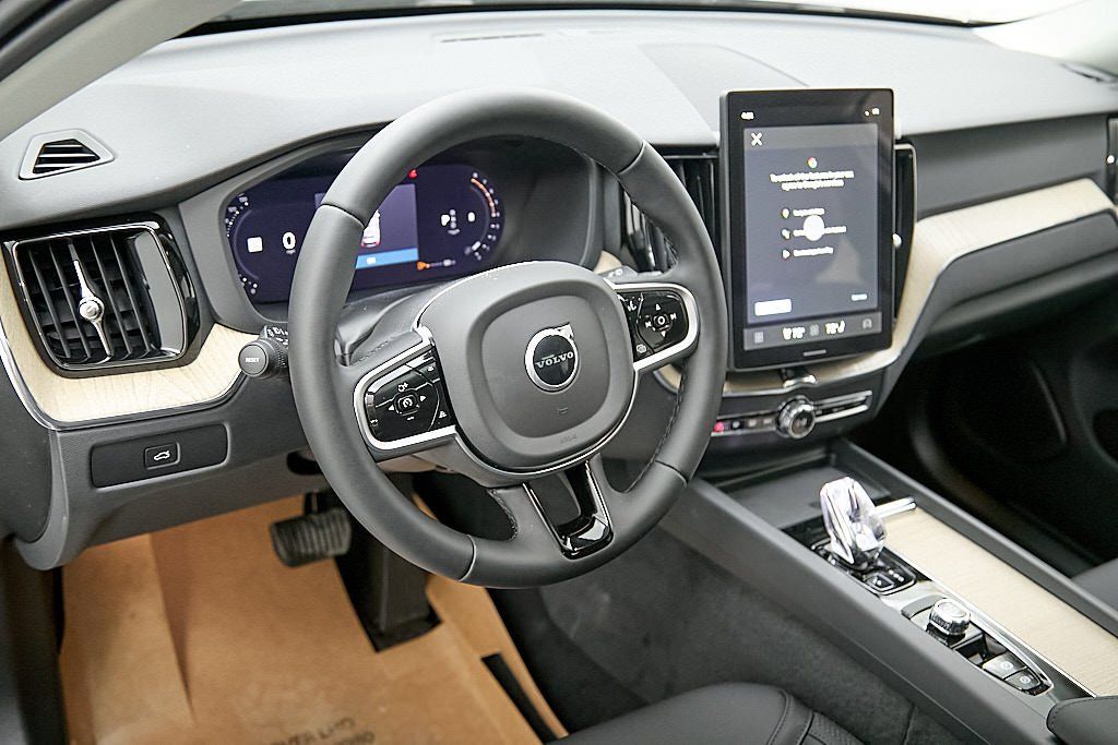 2026 VOLVO XC60 - Image 12