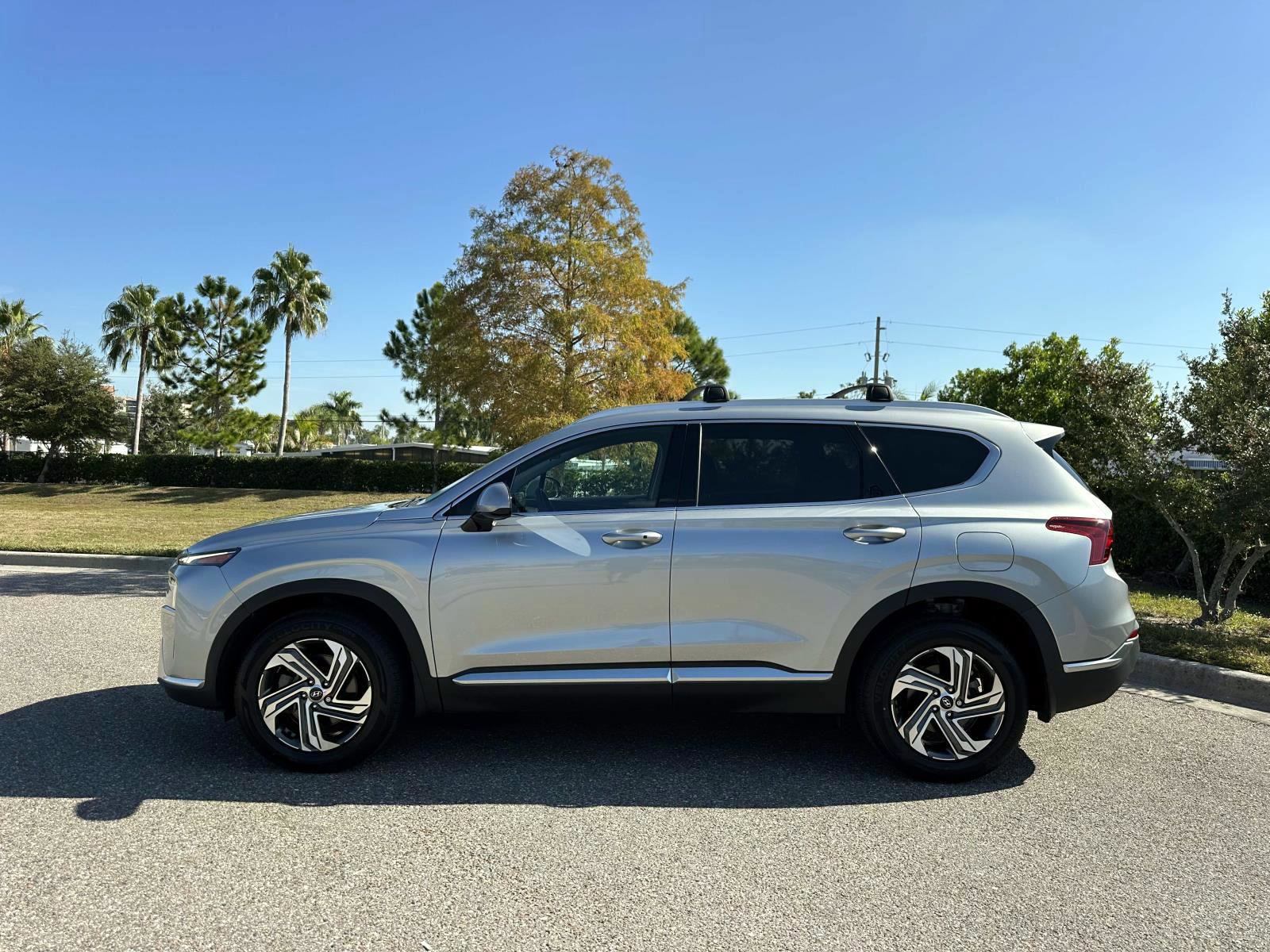 2022 Hyundai Santa Fe SEL photo 2