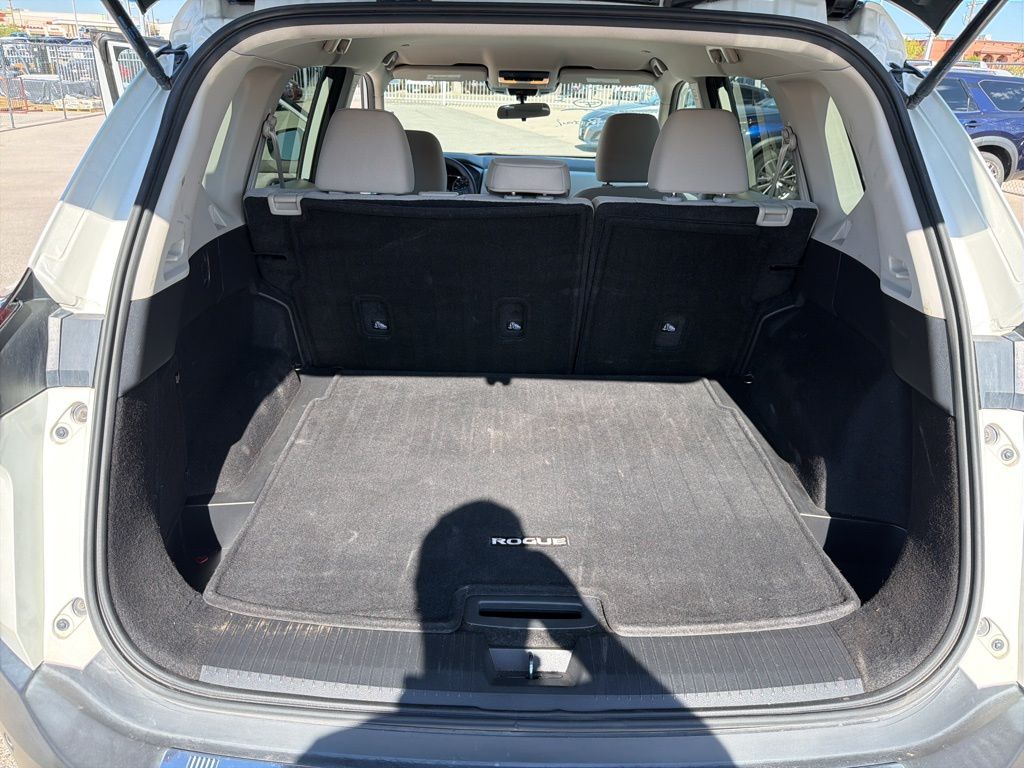 2022 Nissan Rogue SV photo 20
