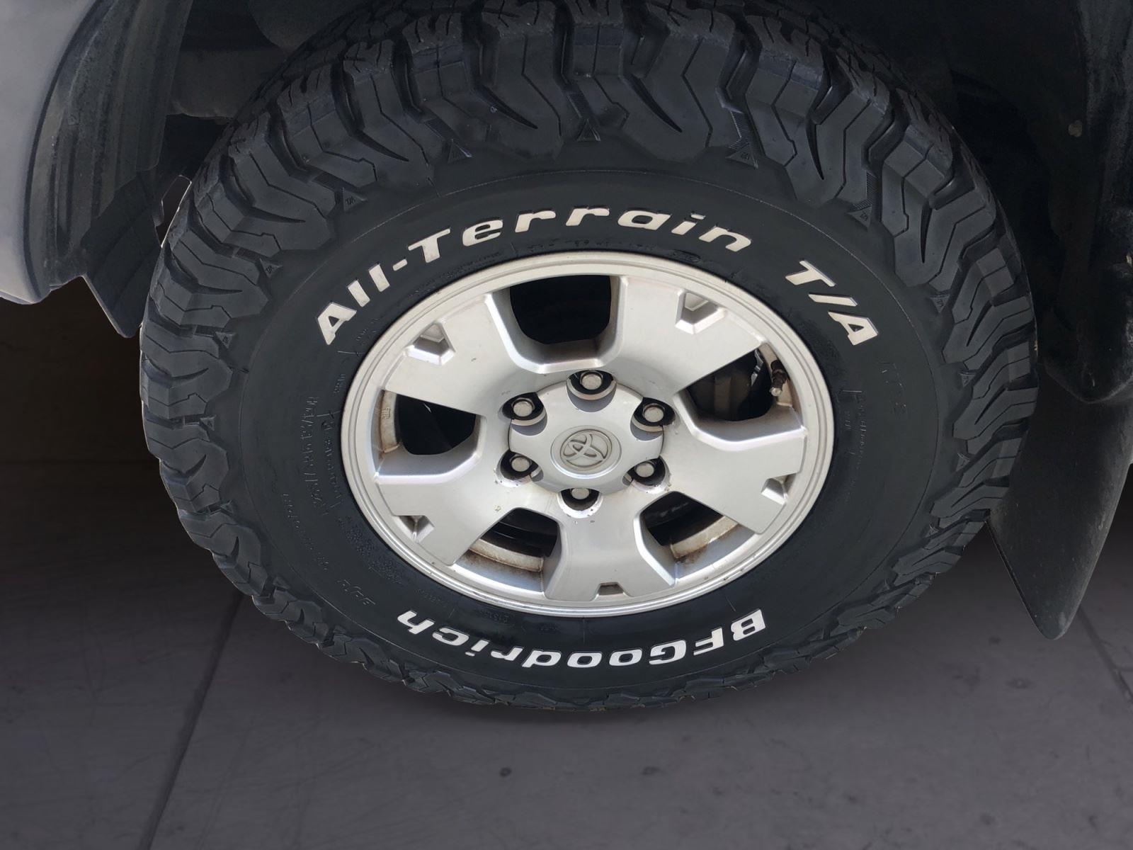 2012 Toyota Tacoma PreRunner V6 Double Cab photo 14