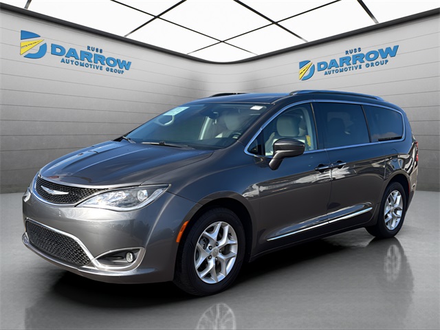 2017 Chrysler Pacifica Touring-L Plus's photo
