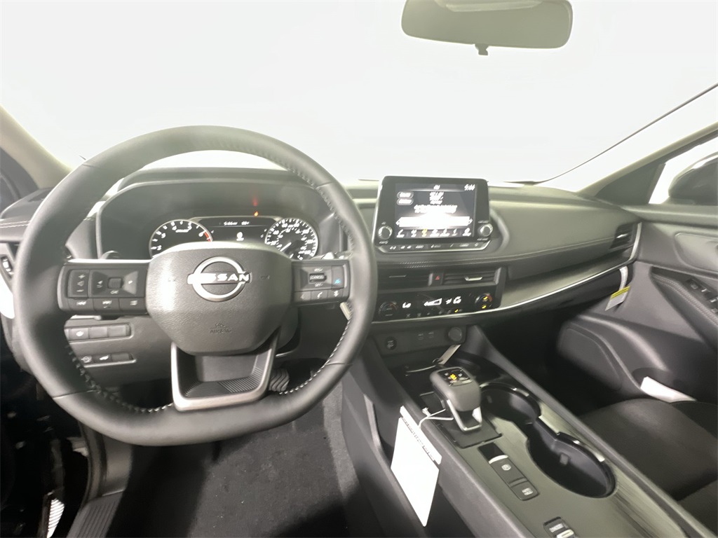 2026 Nissan Rogue SV photo 11