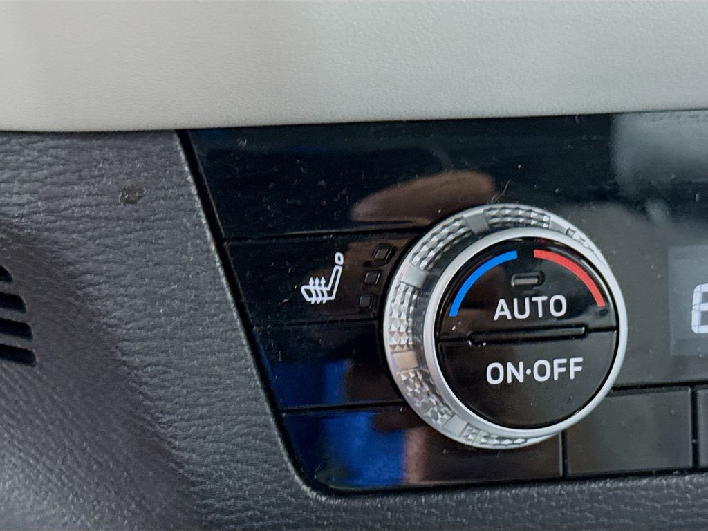 2024 Mitsubishi Outlander SEL photo 19