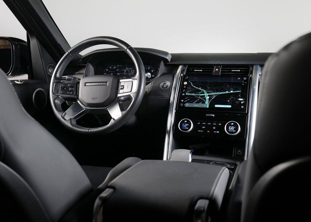 2021 Land Rover Discovery S photo 16