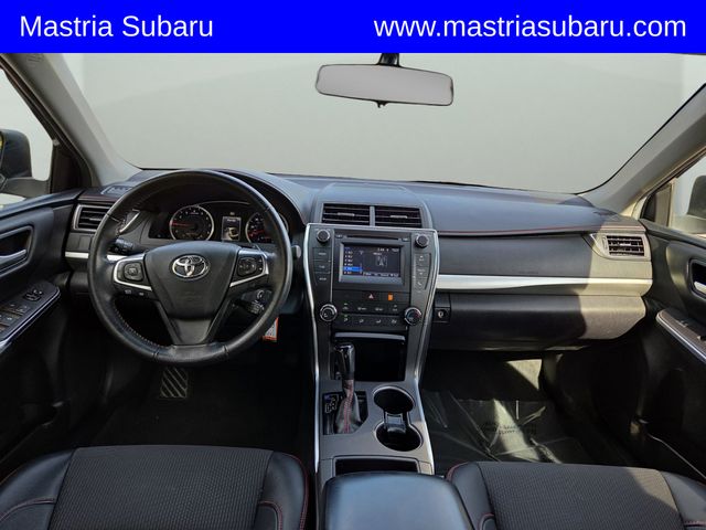 2017 Toyota Camry SE photo 2
