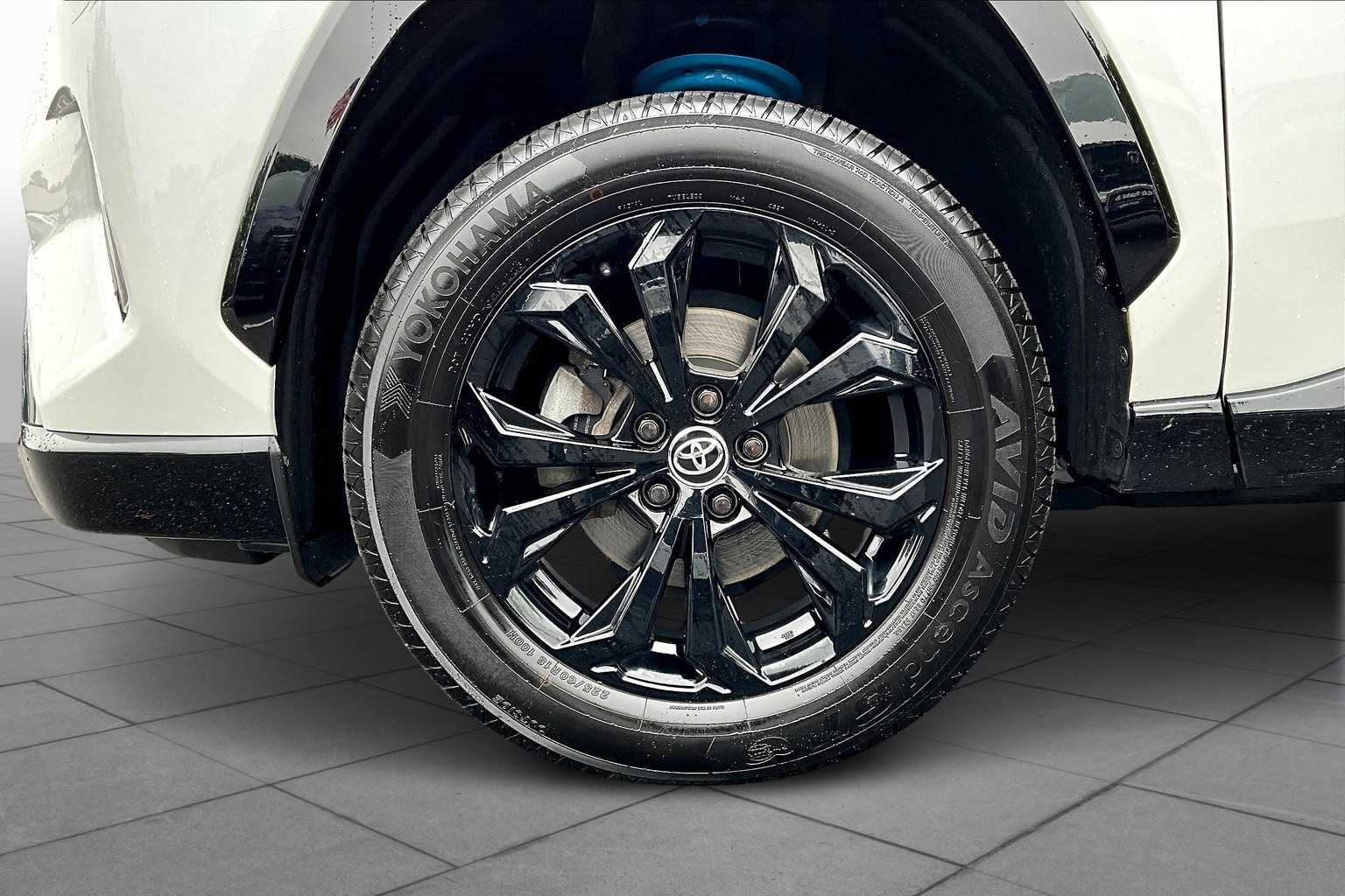 2023 Toyota RAV4 Hybrid XSE photo 7