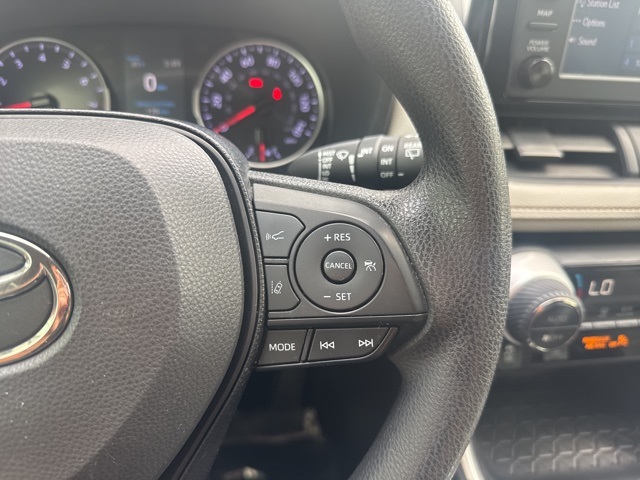 2019 Toyota RAV4 XLE photo 14