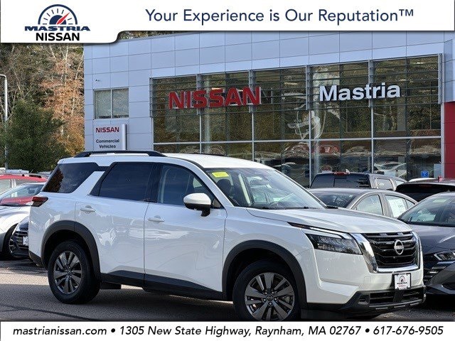 2025 Nissan Pathfinder SV's photo