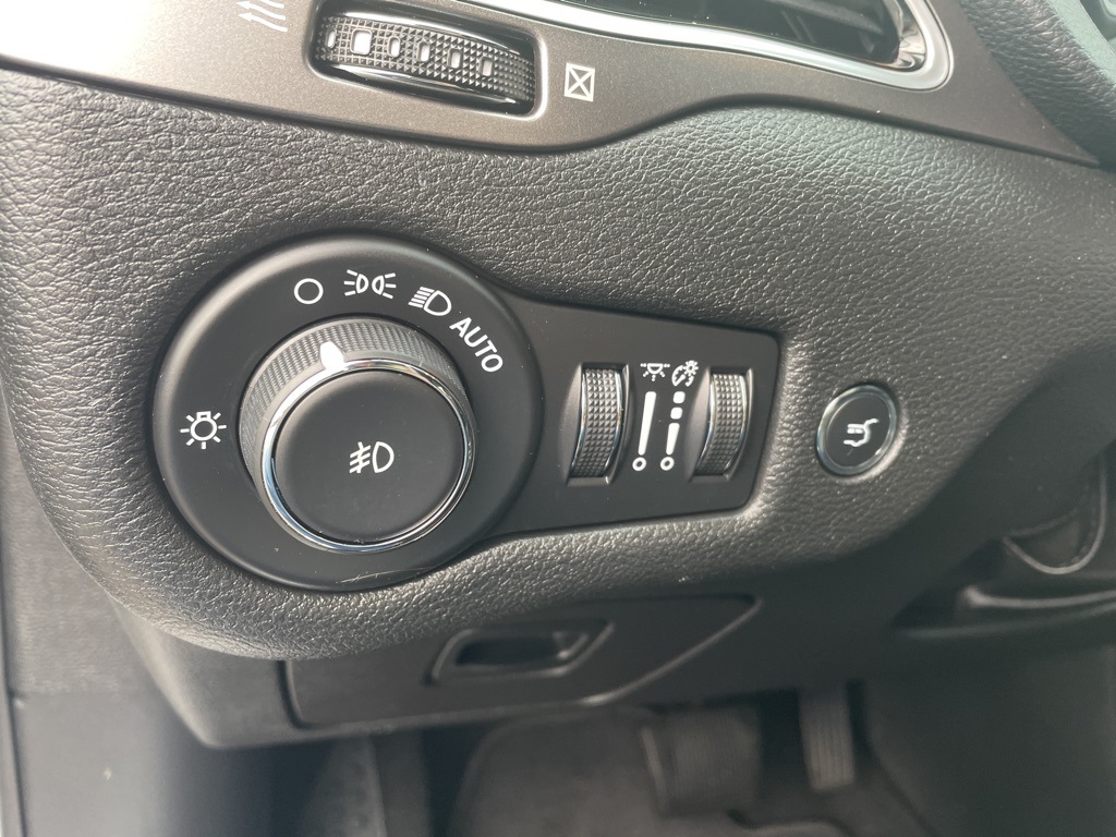 2019 Jeep Cherokee Limited photo 8