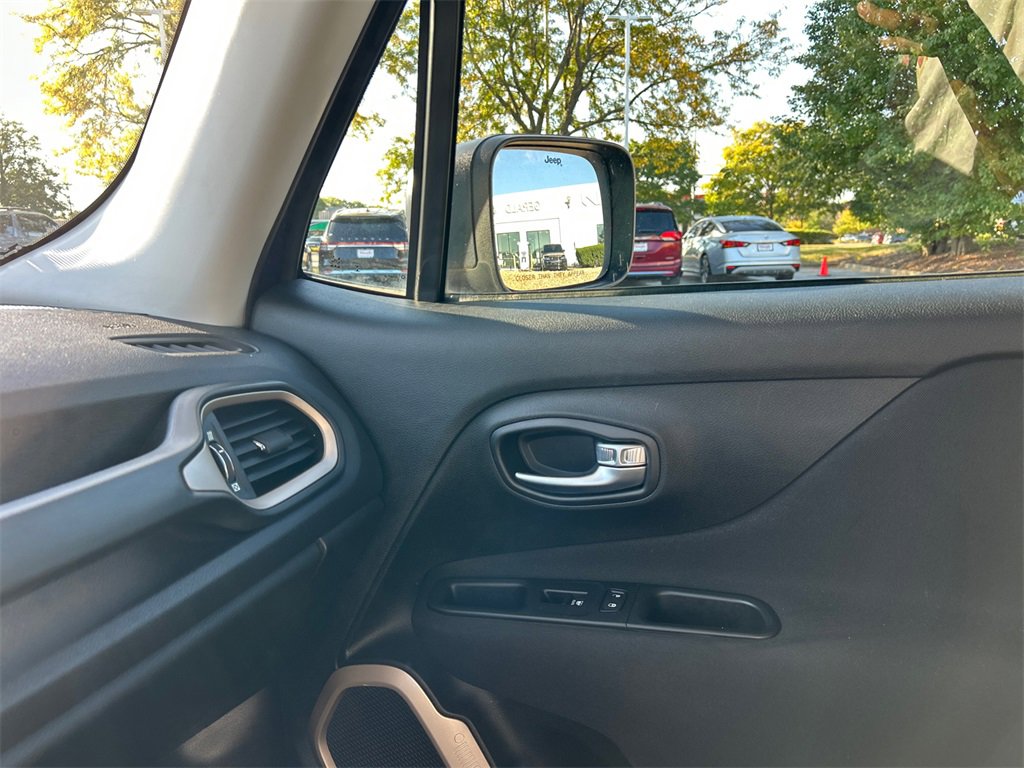 2017 Jeep Renegade Sport photo 24