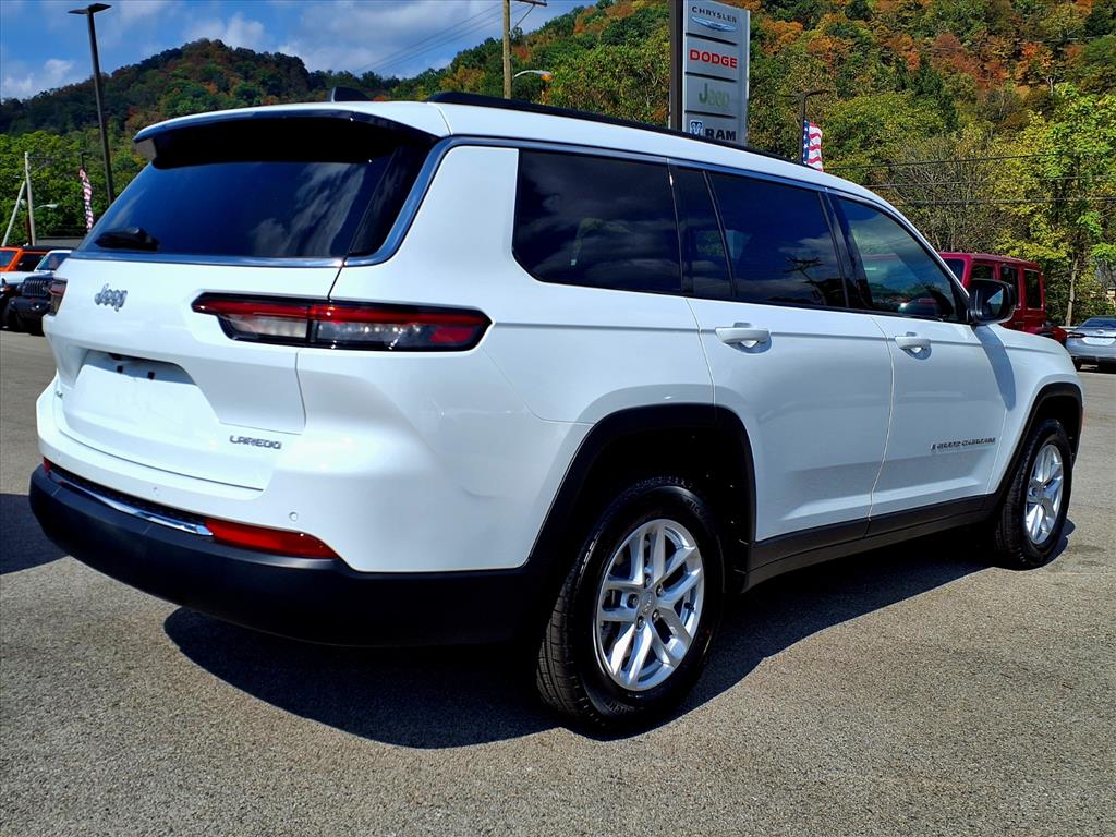 2025 Jeep Grand Cherokee Laredo photo 2