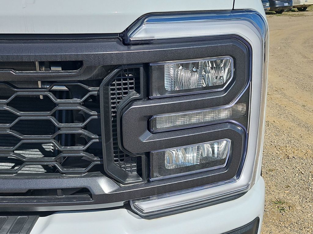 2025 Ford F-350 photo 17