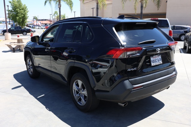 2022 Toyota RAV4 XLE photo 4