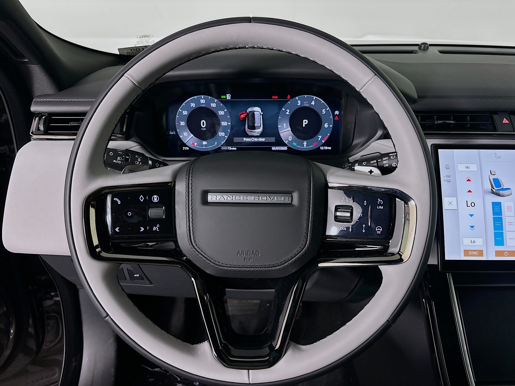 2026 Land Rover Range Rover Velar SE photo 9