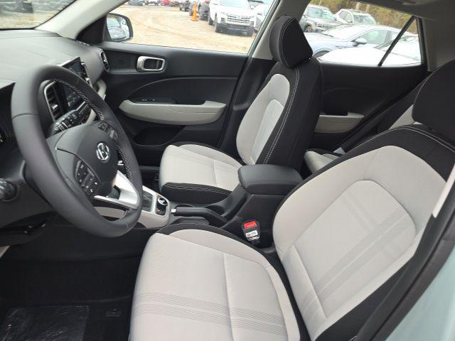 2026 Hyundai Venue SEL photo 4