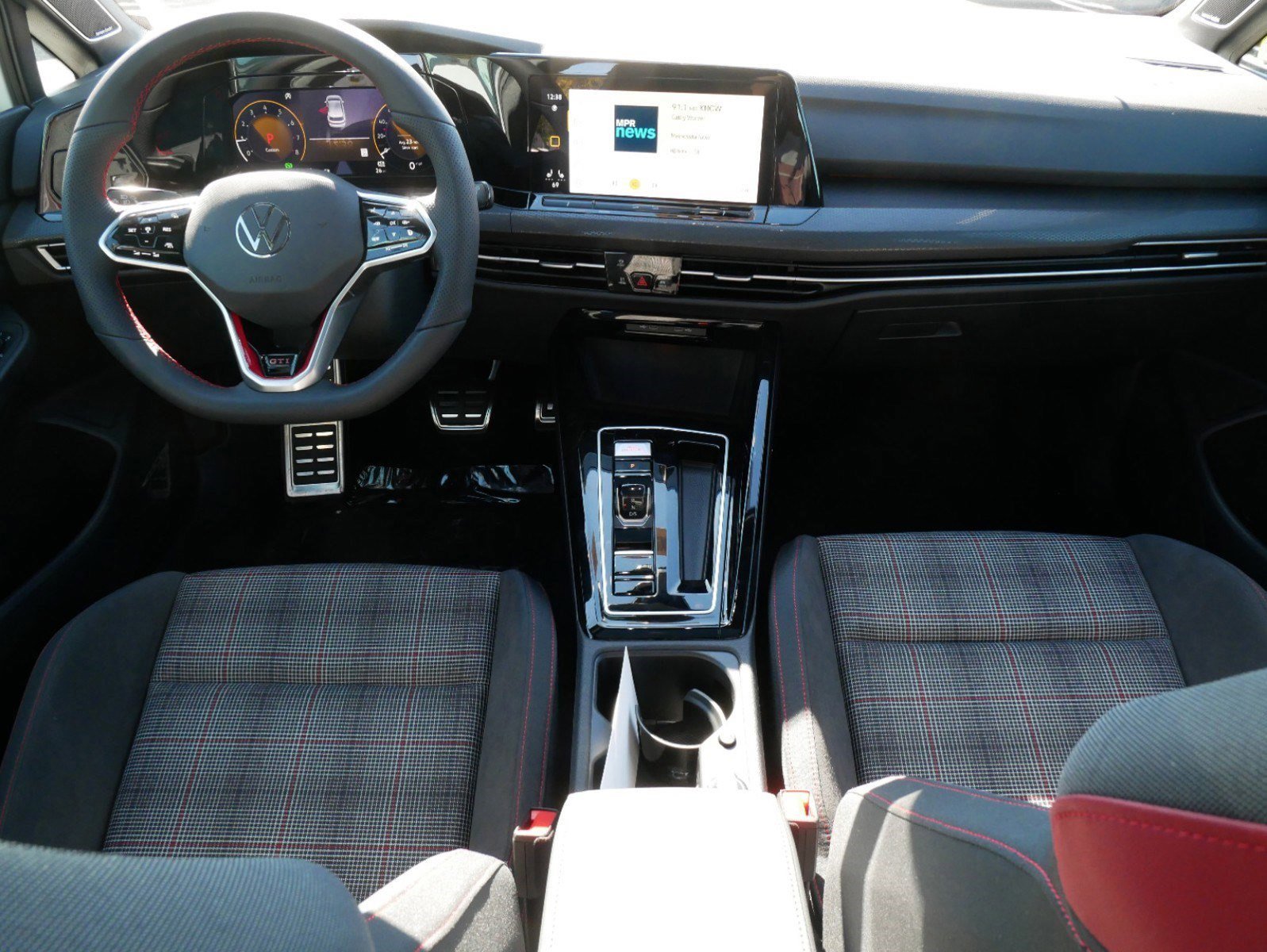 2024 Volkswagen Golf GTI SE photo 6
