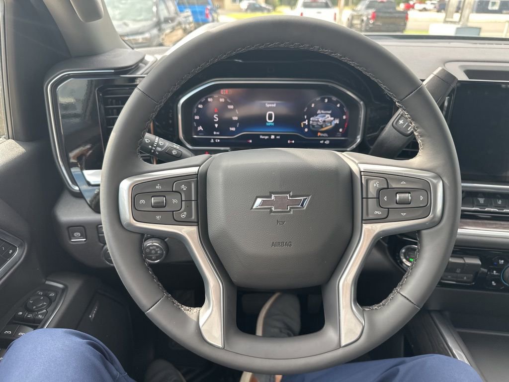 2025 Chevrolet Silverado 2500HD LTZ photo 8