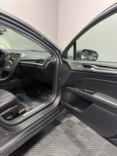 2018 Ford Fusion Hybrid Titanium photo 17