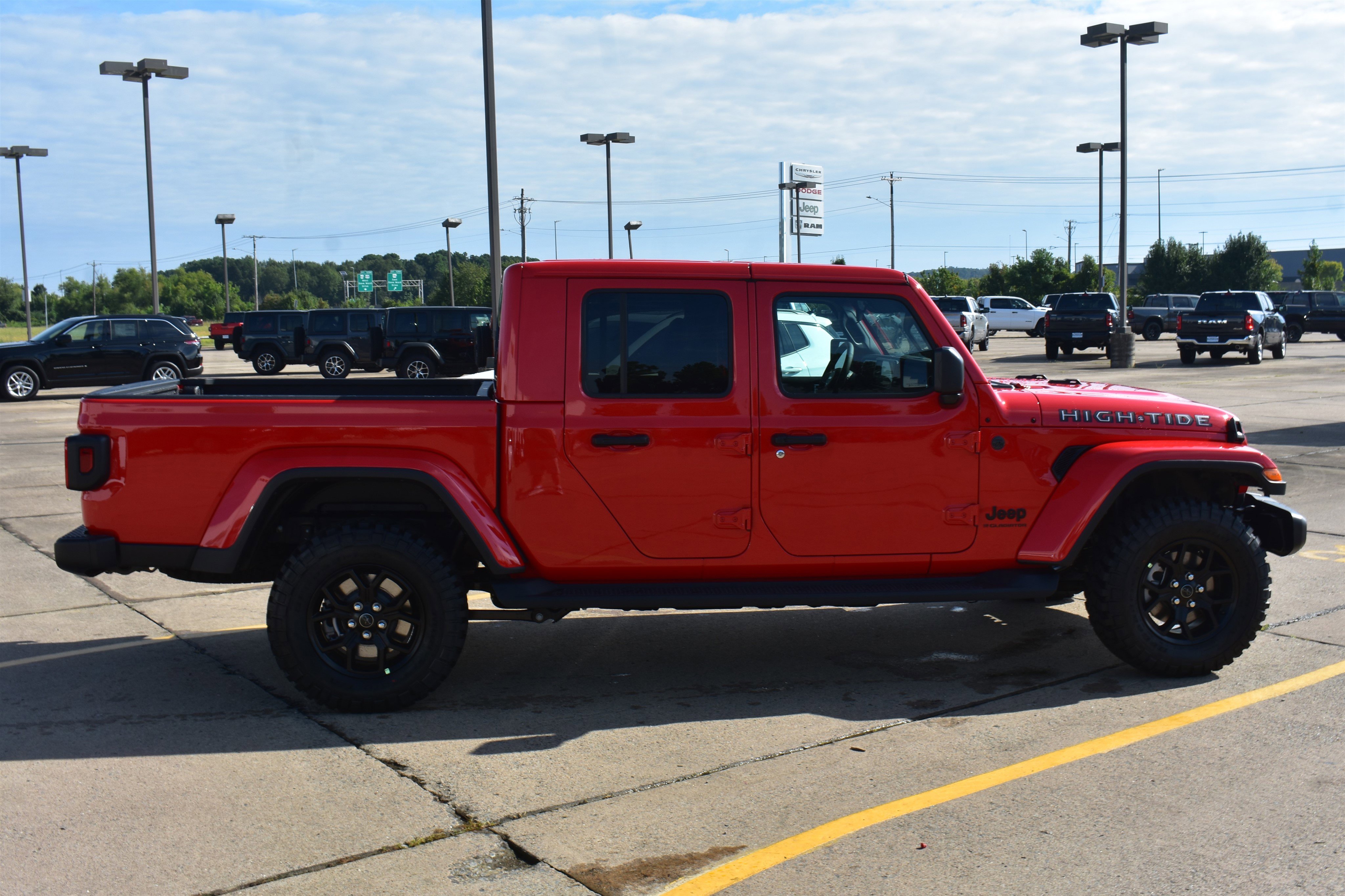 2025 Jeep Gladiator Sport photo 2