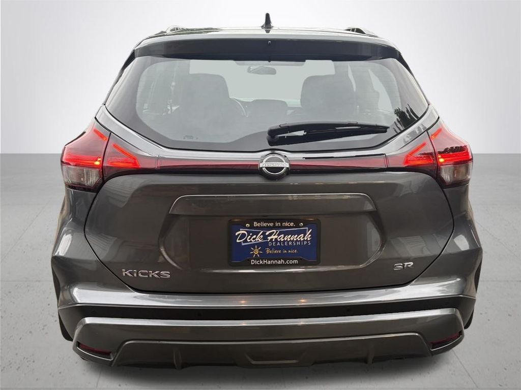 2023 Nissan Kicks SR photo 8