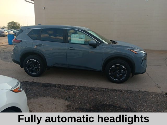 2026 Nissan Rogue SV photo 4