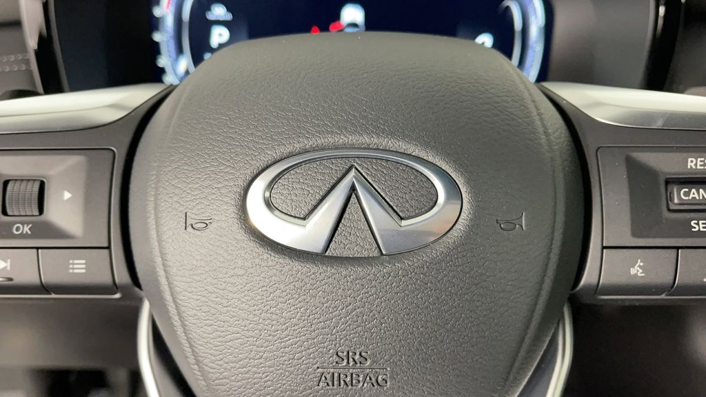 New 2025 White INFINITI LUXE image 26