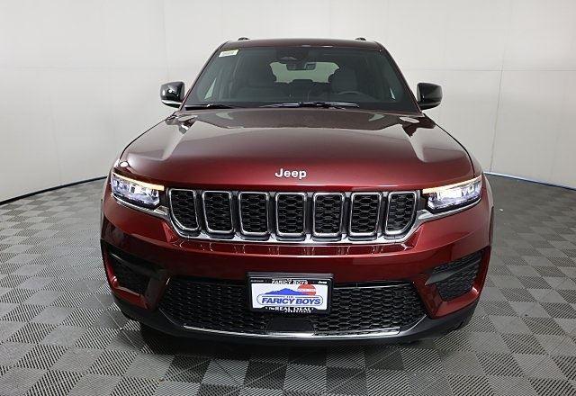 2025 Jeep Grand Cherokee Laredo photo 3