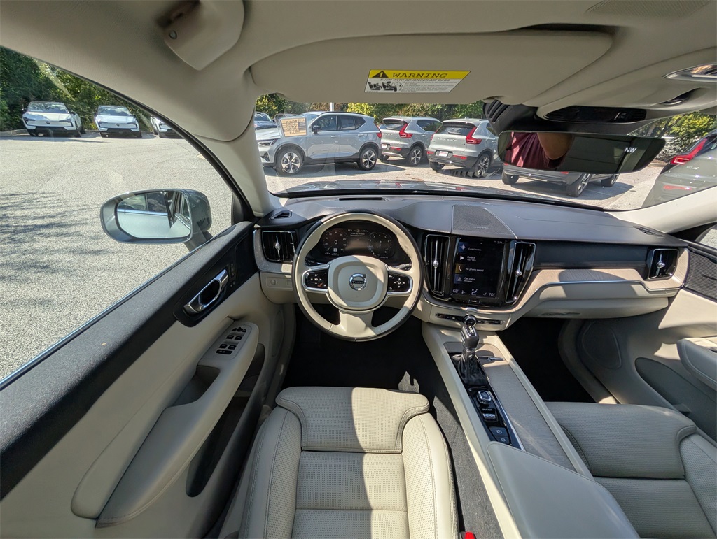 2021 Volvo XC60 T5 Inscription photo 3