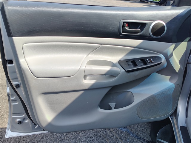 2015 Toyota Tacoma Base photo 10