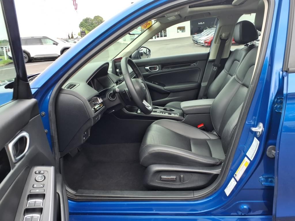 2023 Toyota RAV4 LE photo 18