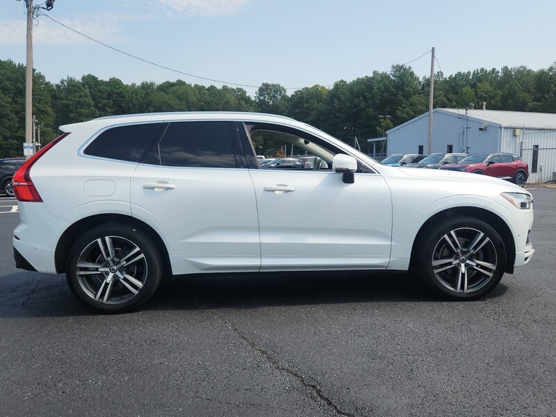 2019 Volvo XC60 T5 Momentum photo 2