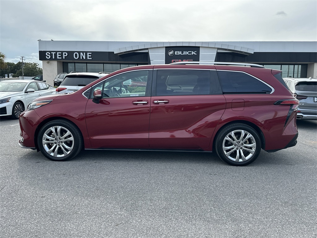 2023 Toyota Sienna Platinum photo 3