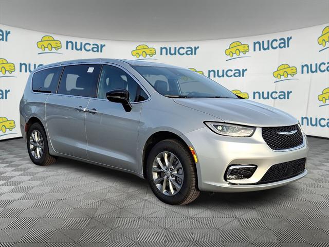 2026 Chrysler Pacifica Limited's photo