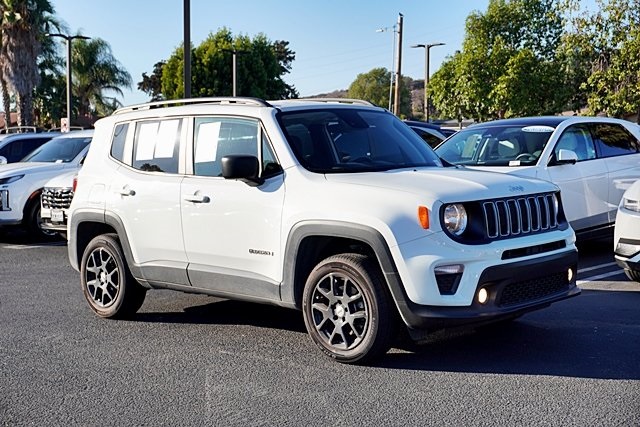 Used 2022 White Jeep Latitude image 6