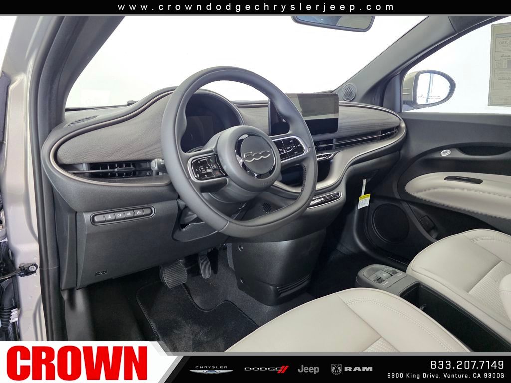 2025 Fiat 500e La Prima photo 14