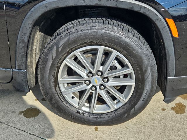 2023 Chevrolet Traverse photo 2