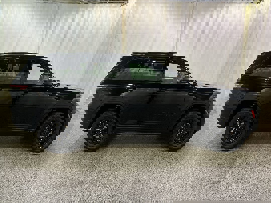 2025 Jeep Grand Cherokee Altitude X photo 2