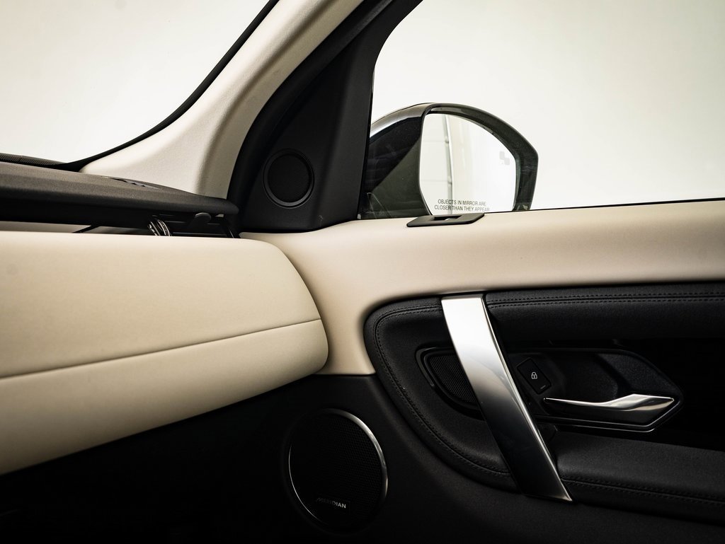 2025 Land Rover Discovery Sport S photo 31
