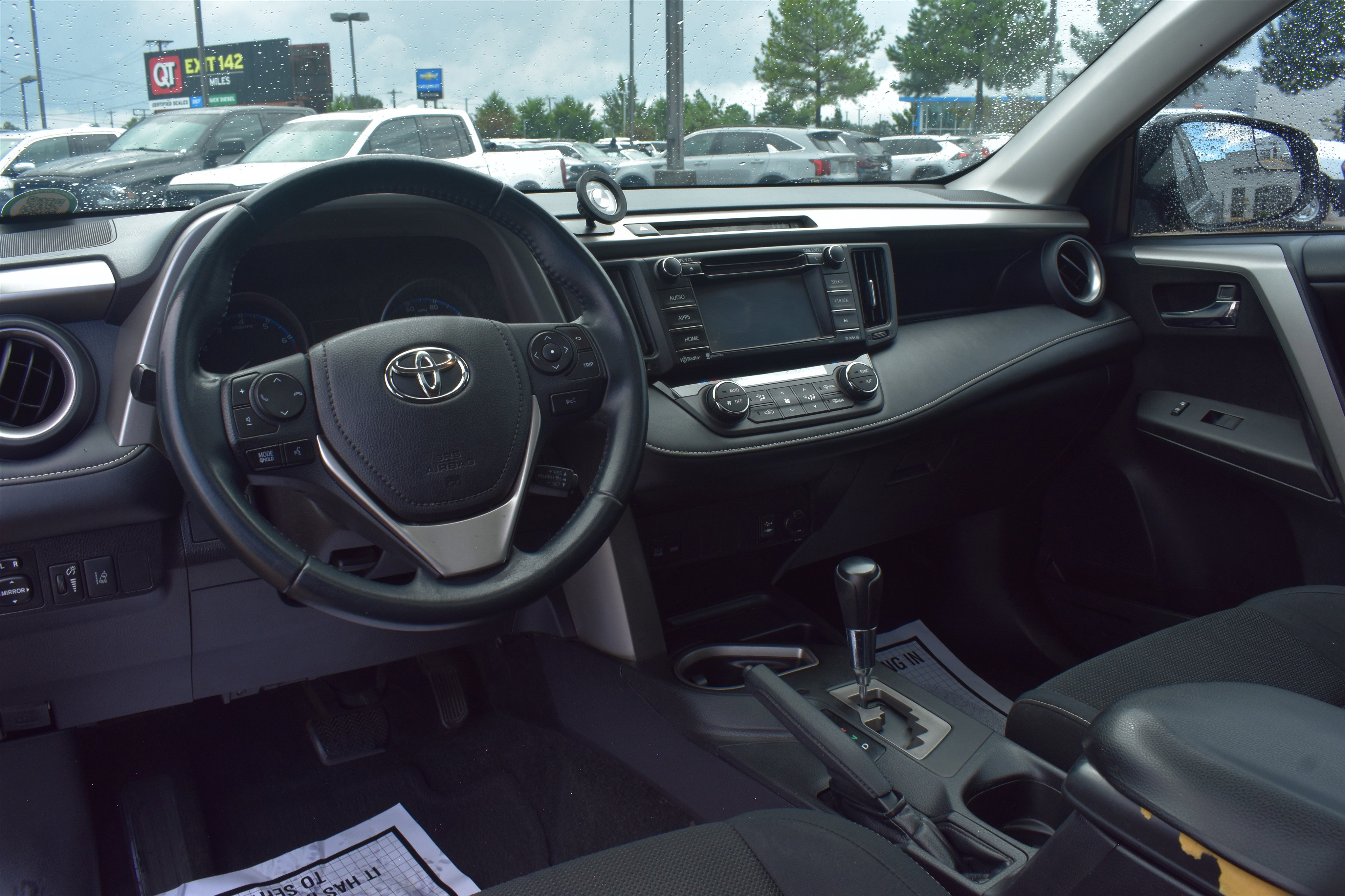 2017 Toyota RAV4 XLE photo 7